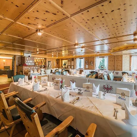 Wohlfuehlhotel Schiestl Hotel Fuegen