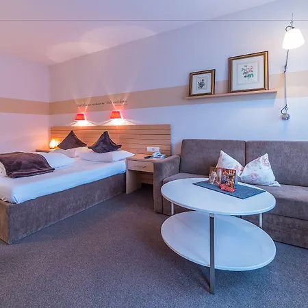 Wohlfuehlhotel Schiestl Fuegen