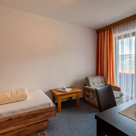 Wohlfuehlhotel Schiestl Hotel Fuegen