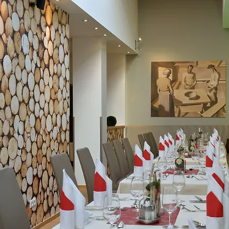 Wohlfuehlhotel Schiestl Hotel Fuegen