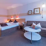 Wohlfuehlhotel Schiestl Fuegen